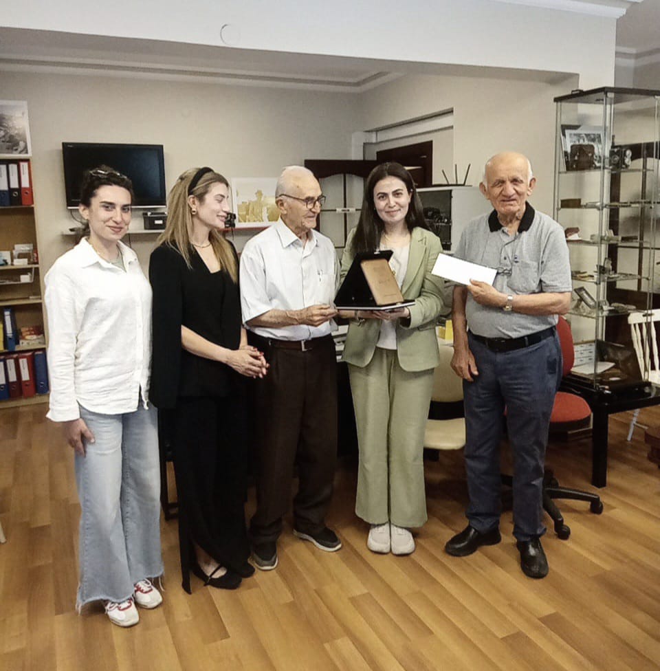 Eğitim Uygulamaları Ödülü.jpeg (101 KB)